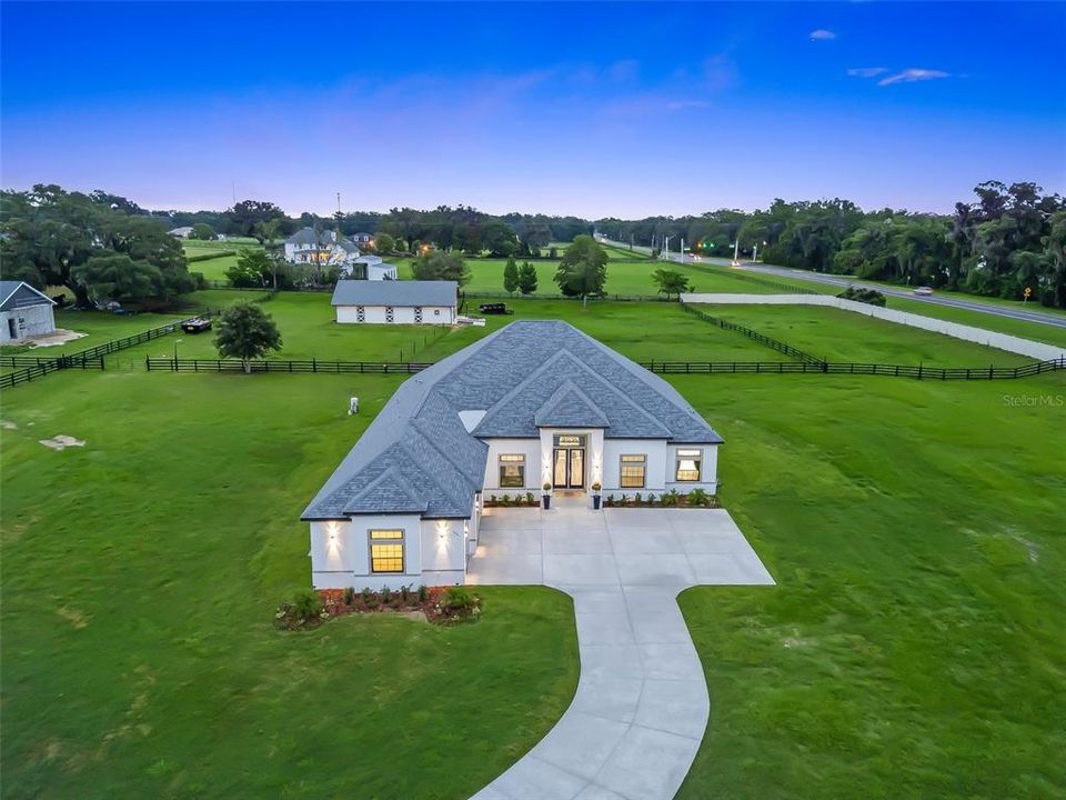 En Venta: $2,100,000 (4 camas, 3 baños, 3240 Pies cuadrados)