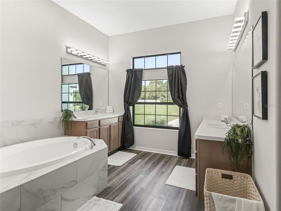 En Venta: $2,100,000 (4 camas, 3 baños, 3240 Pies cuadrados)