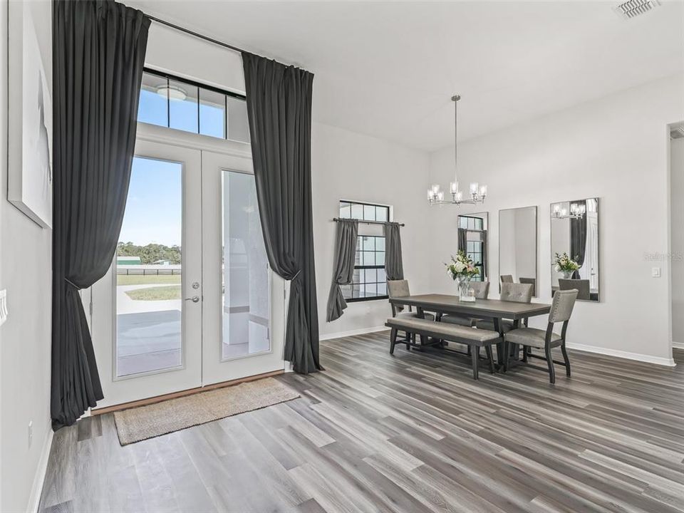 En Venta: $2,100,000 (4 camas, 3 baños, 3240 Pies cuadrados)