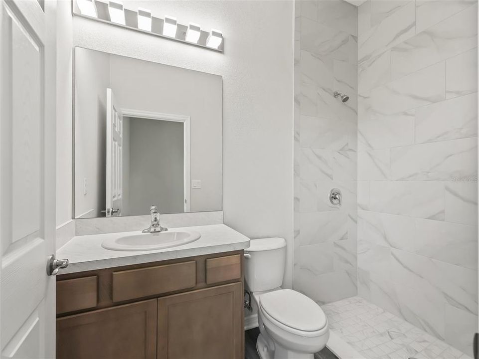 En Venta: $2,100,000 (4 camas, 3 baños, 3240 Pies cuadrados)