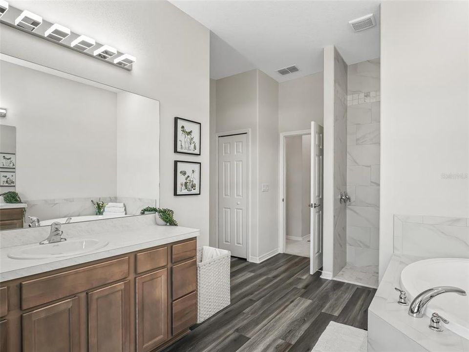 En Venta: $2,100,000 (4 camas, 3 baños, 3240 Pies cuadrados)