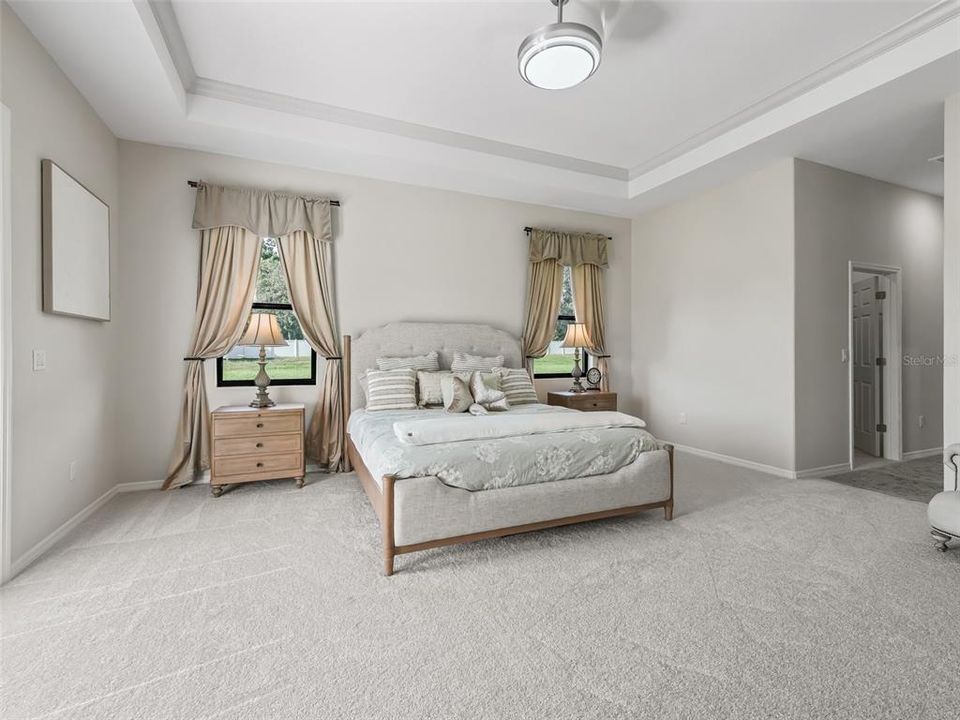 En Venta: $2,100,000 (4 camas, 3 baños, 3240 Pies cuadrados)