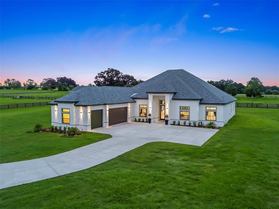 En Venta: $2,100,000 (4 camas, 3 baños, 3240 Pies cuadrados)