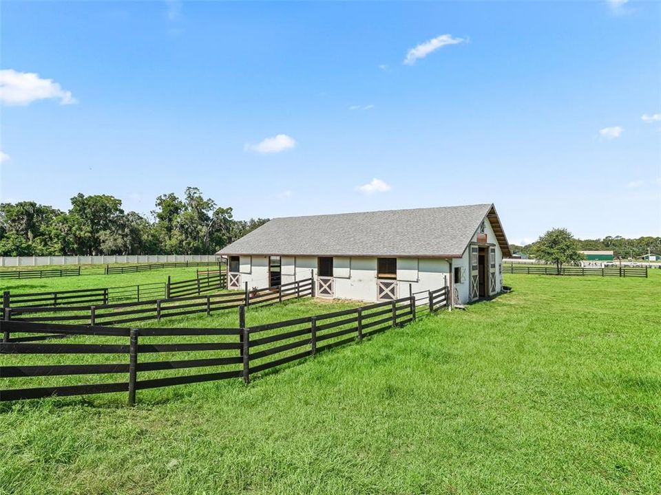 En Venta: $2,100,000 (4 camas, 3 baños, 3240 Pies cuadrados)