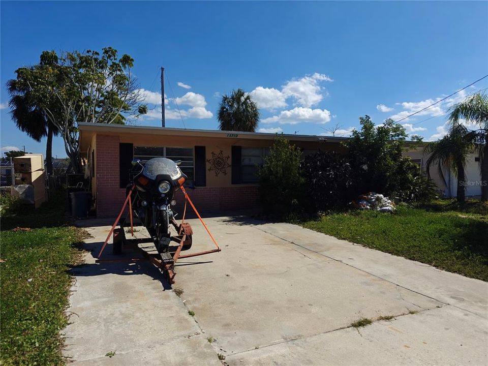 Active With Contract: $150,000 (3 beds, 1 baths, 1352 Square Feet)