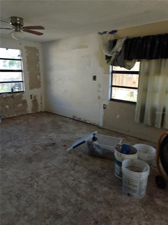 Active With Contract: $150,000 (3 beds, 1 baths, 1352 Square Feet)