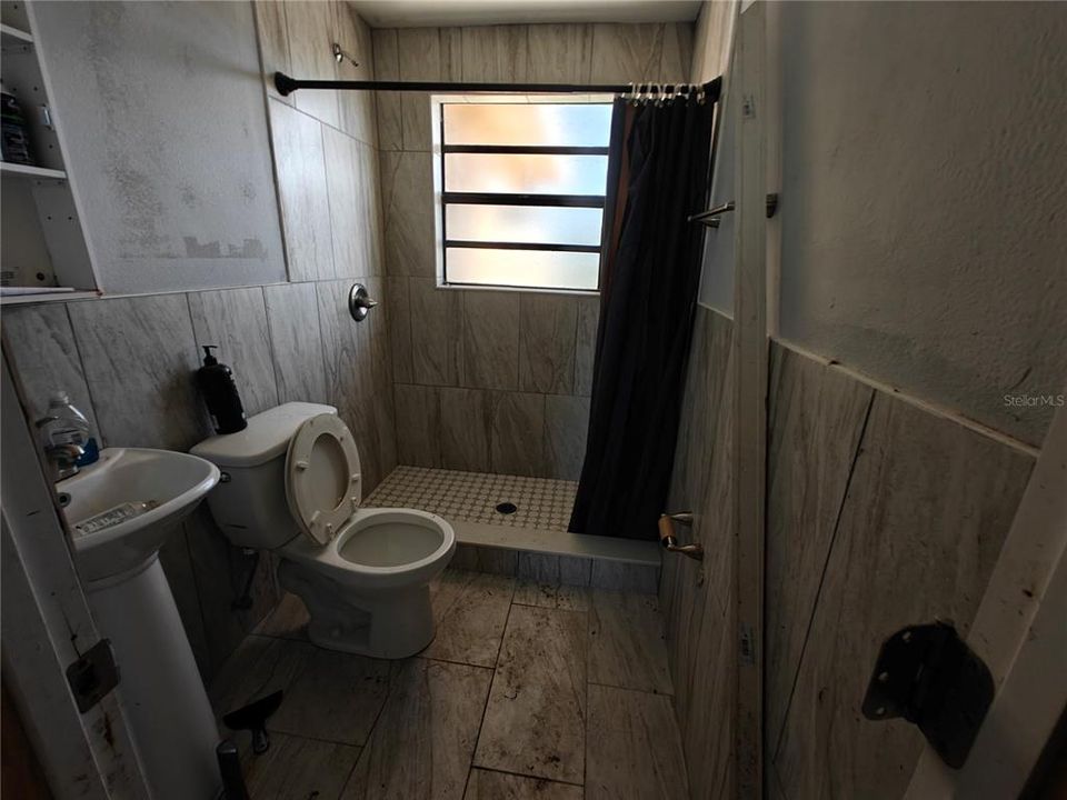 Active With Contract: $150,000 (3 beds, 1 baths, 1352 Square Feet)