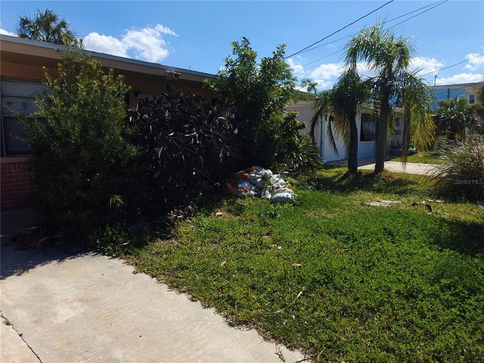 Active With Contract: $150,000 (3 beds, 1 baths, 1352 Square Feet)