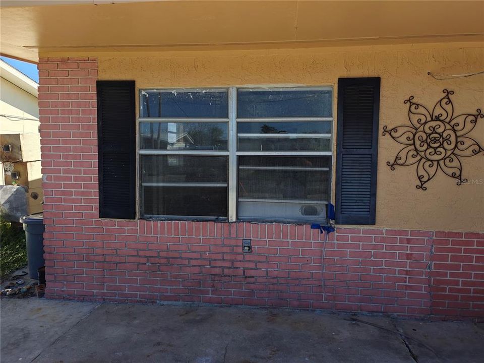 Active With Contract: $150,000 (3 beds, 1 baths, 1352 Square Feet)