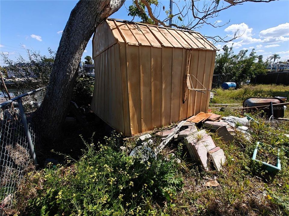 Active With Contract: $150,000 (3 beds, 1 baths, 1352 Square Feet)