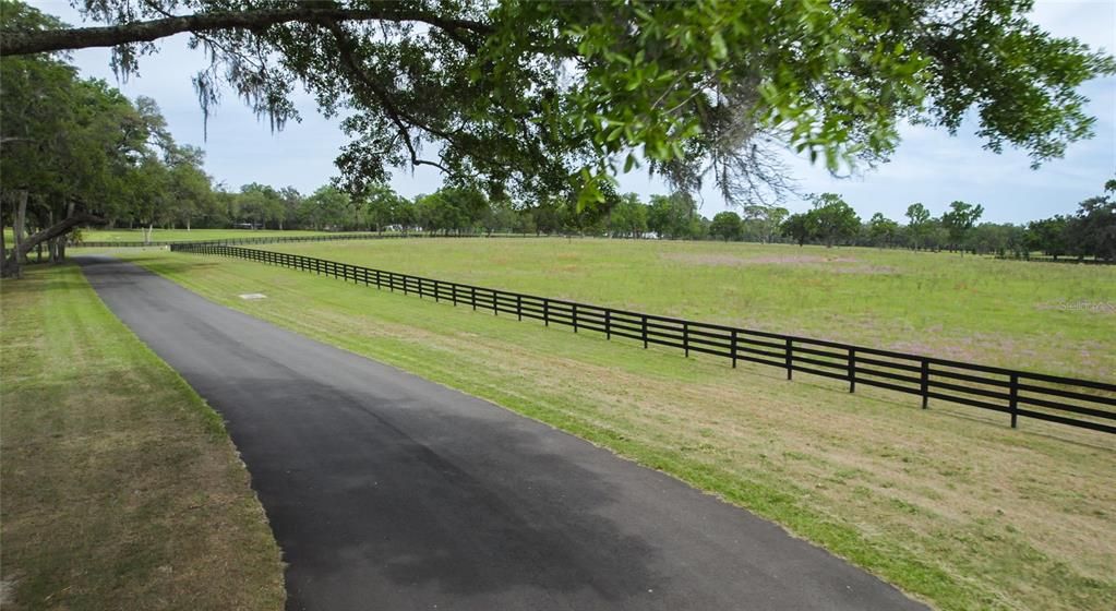 待售: $986,850 (10.02 acres)