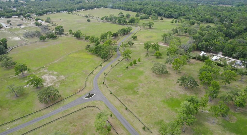 待售: $1,106,700 (10.02 acres)