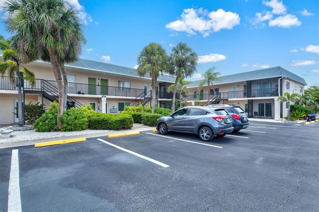 合同活跃: $119,900 (1 贝兹, 1 浴室, 652 平方英尺)