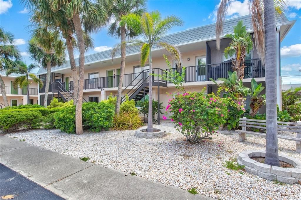 合同活跃: $119,900 (1 贝兹, 1 浴室, 652 平方英尺)