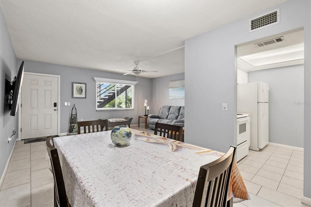 合同活跃: $119,900 (1 贝兹, 1 浴室, 652 平方英尺)