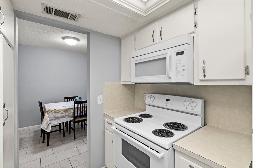 合同活跃: $119,900 (1 贝兹, 1 浴室, 652 平方英尺)