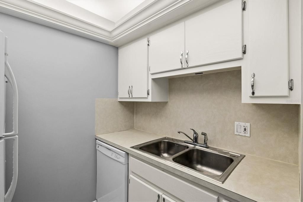 合同活跃: $119,900 (1 贝兹, 1 浴室, 652 平方英尺)