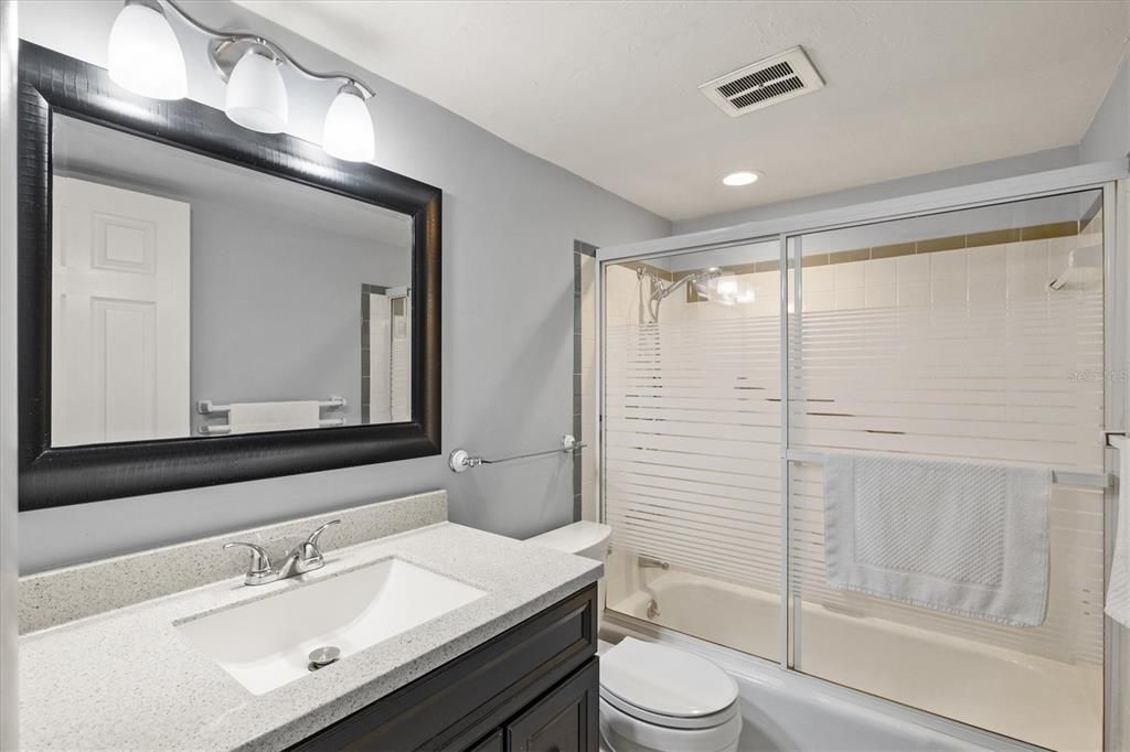 合同活跃: $119,900 (1 贝兹, 1 浴室, 652 平方英尺)