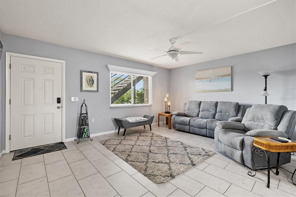 合同活跃: $119,900 (1 贝兹, 1 浴室, 652 平方英尺)