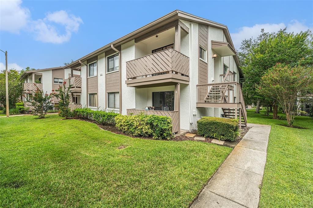 For Sale: $210,000 (2 beds, 2 baths, 1060 Square Feet)