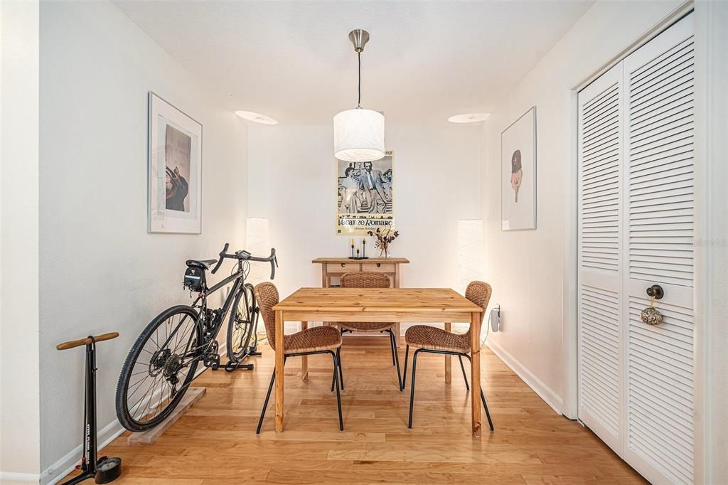 For Sale: $210,000 (2 beds, 2 baths, 1060 Square Feet)