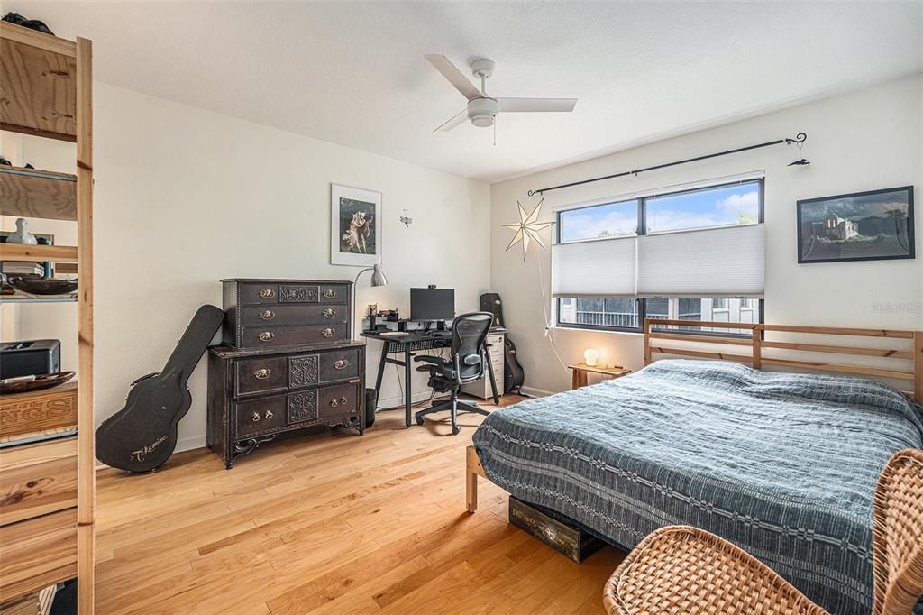 For Sale: $210,000 (2 beds, 2 baths, 1060 Square Feet)