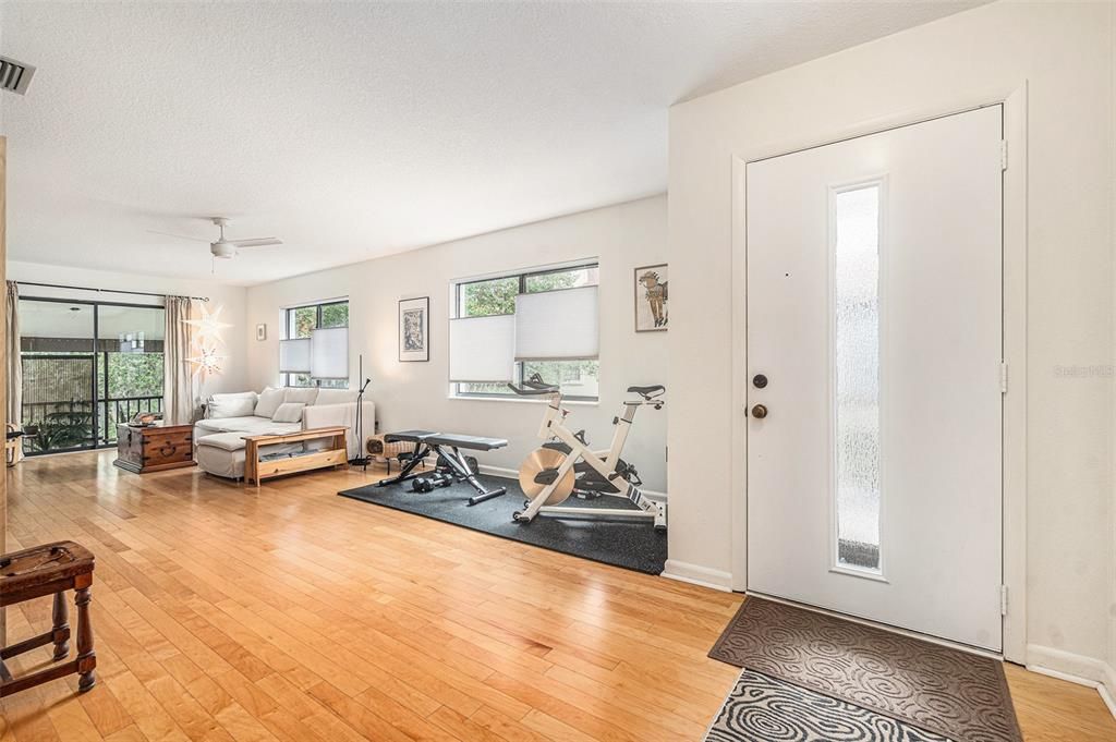 For Sale: $210,000 (2 beds, 2 baths, 1060 Square Feet)