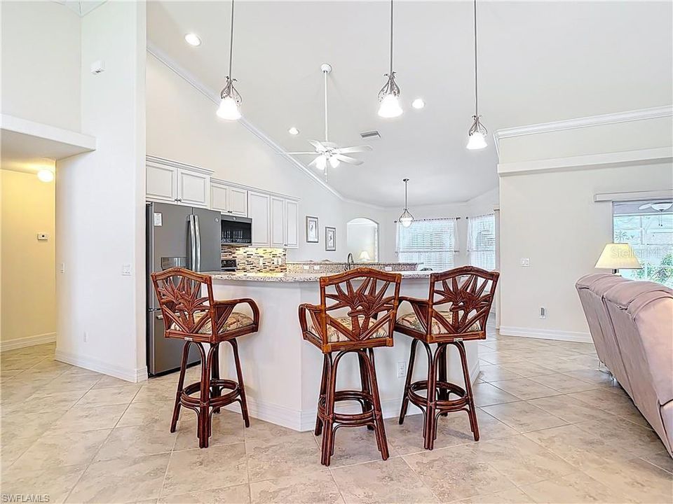 合同活跃: $510,000 (3 贝兹, 3 浴室, 2471 平方英尺)