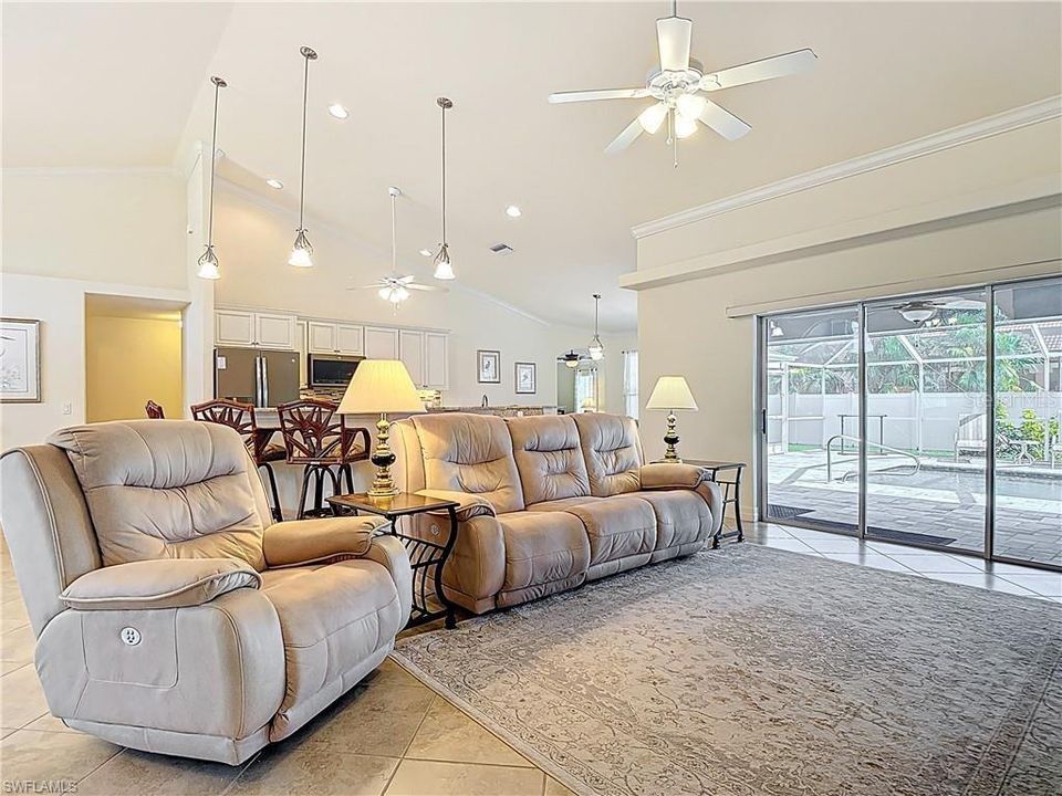 合同活跃: $510,000 (3 贝兹, 3 浴室, 2471 平方英尺)