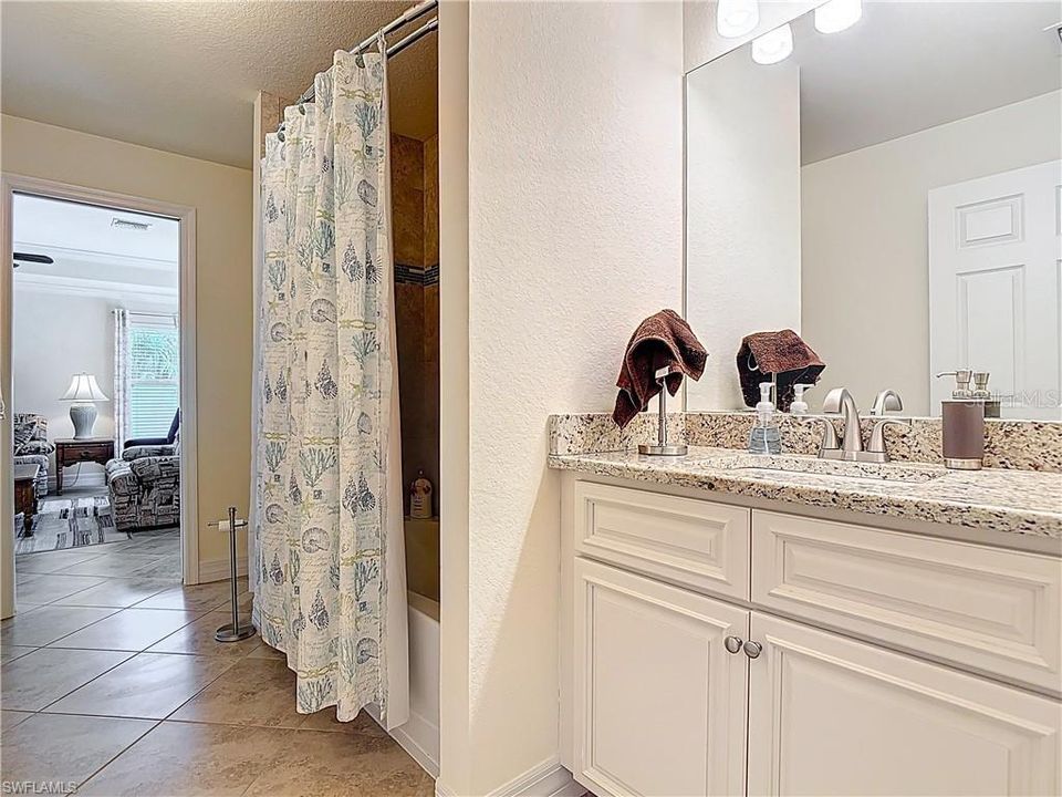 合同活跃: $510,000 (3 贝兹, 3 浴室, 2471 平方英尺)