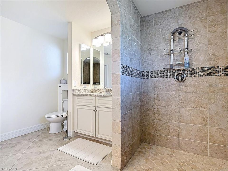 合同活跃: $510,000 (3 贝兹, 3 浴室, 2471 平方英尺)