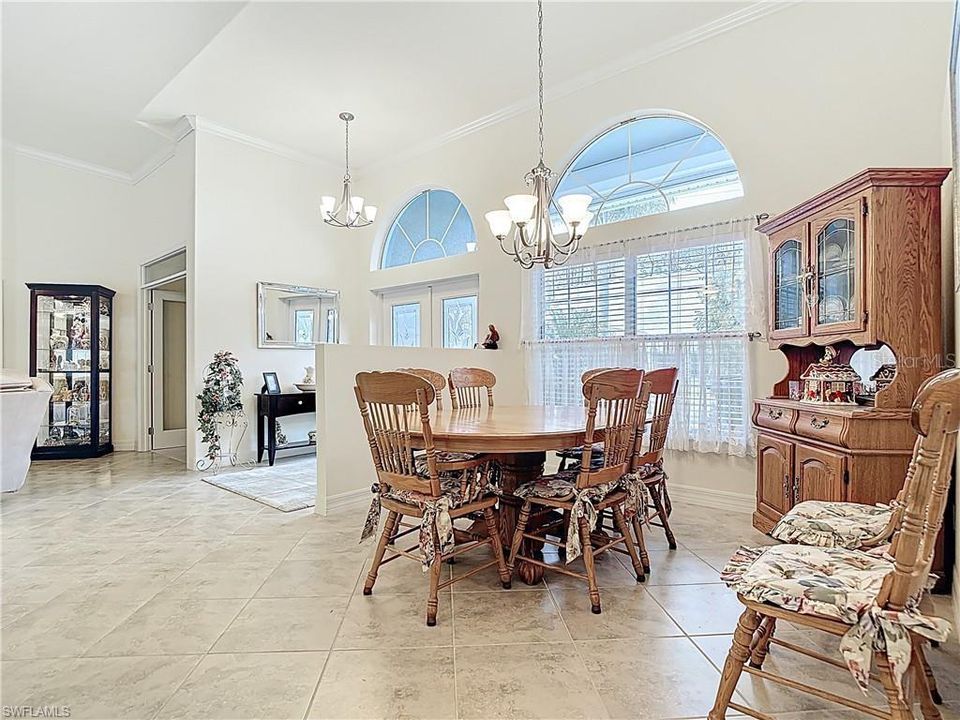 合同活跃: $510,000 (3 贝兹, 3 浴室, 2471 平方英尺)