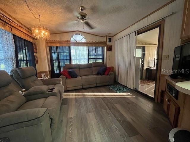 For Sale: $120,000 (1 beds, 1 baths, 418 Square Feet)