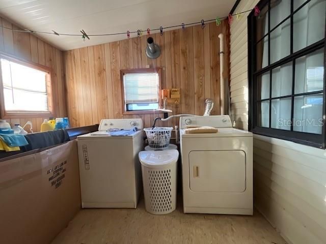 For Sale: $120,000 (1 beds, 1 baths, 418 Square Feet)