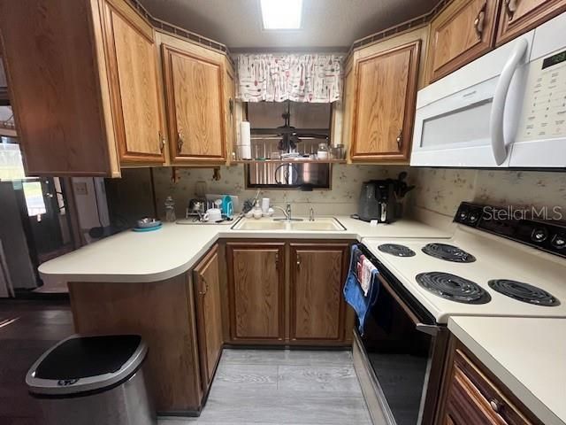 For Sale: $120,000 (1 beds, 1 baths, 418 Square Feet)