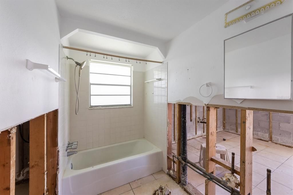 На продажу: $1,900,000 (8 спален, 0 ванн, 2880 Квадратных фут)