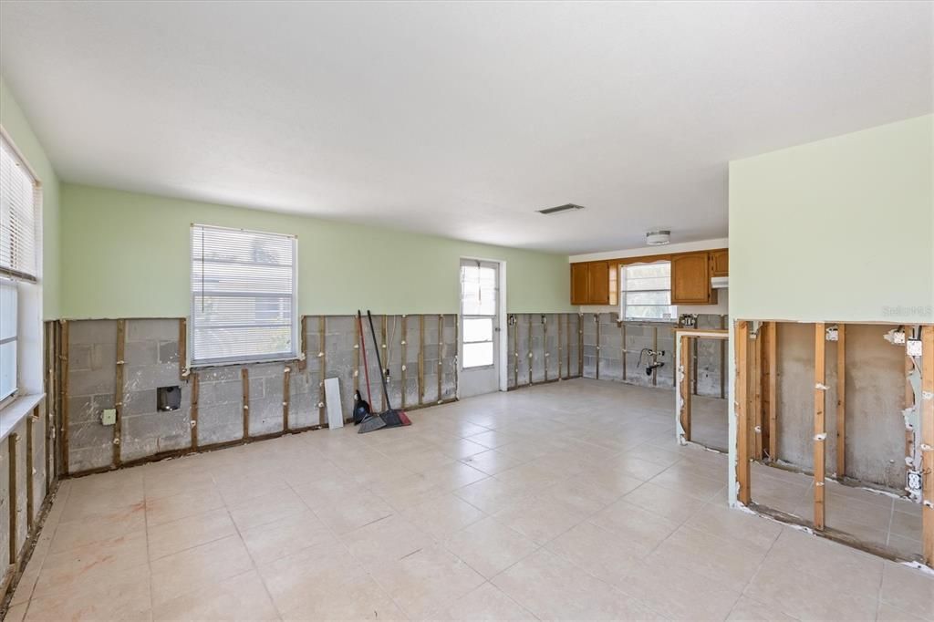 На продажу: $1,900,000 (8 спален, 0 ванн, 2880 Квадратных фут)