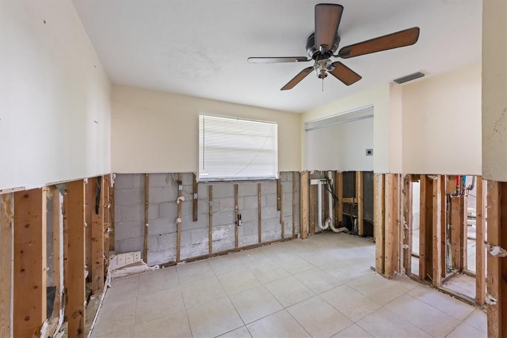 На продажу: $1,900,000 (8 спален, 0 ванн, 2880 Квадратных фут)