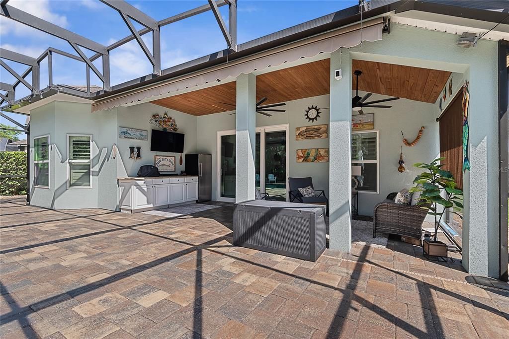 Active With Contract: $899,000 (3 beds, 3 baths, 2057 Square Feet)