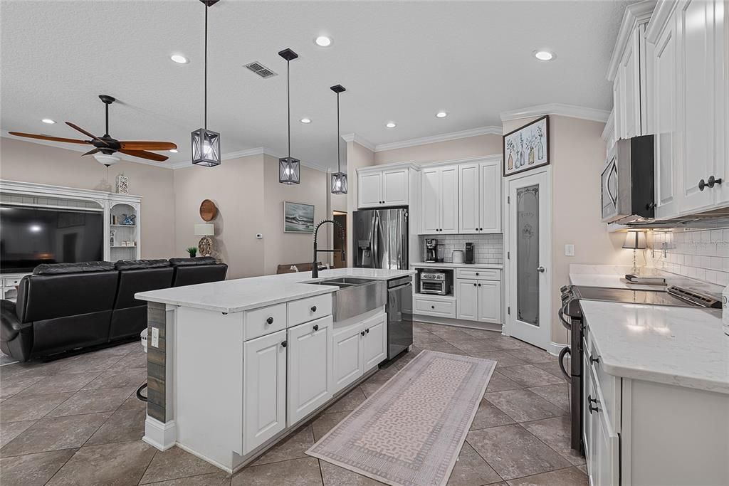 Active With Contract: $899,000 (3 beds, 3 baths, 2057 Square Feet)