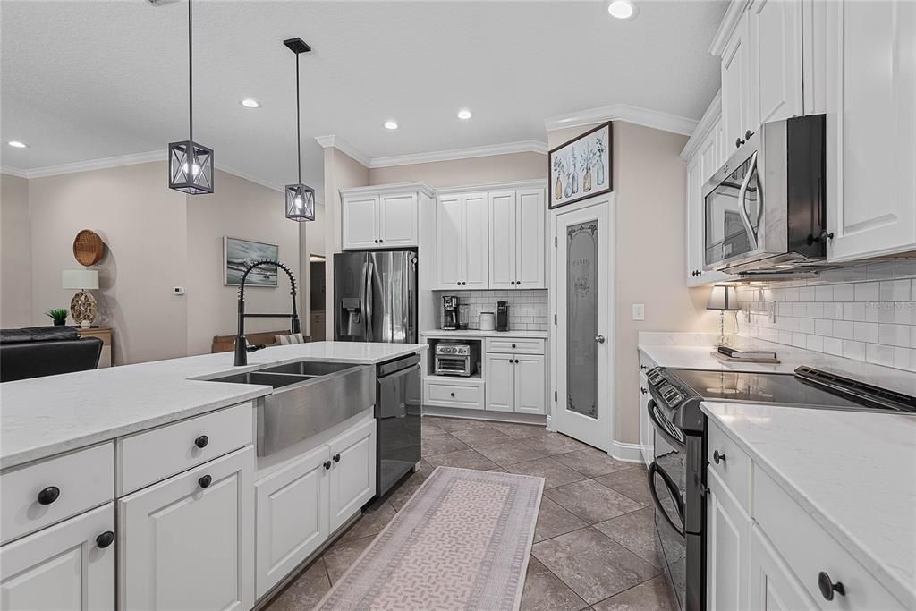 Active With Contract: $899,000 (3 beds, 3 baths, 2057 Square Feet)