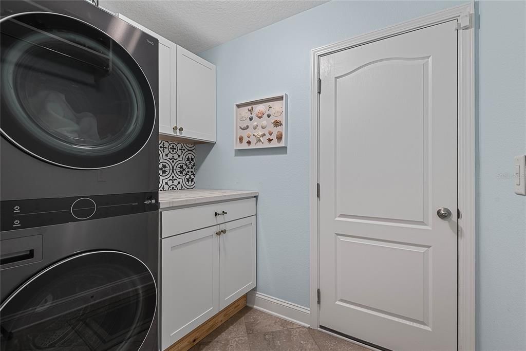 Active With Contract: $899,000 (3 beds, 3 baths, 2057 Square Feet)