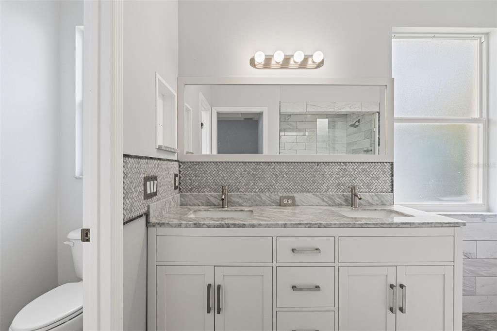 For Sale: $410,000 (3 beds, 2 baths, 1553 Square Feet)