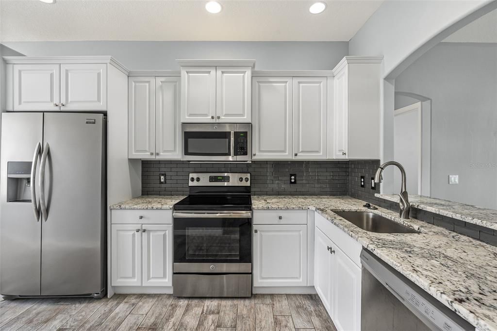 For Sale: $410,000 (3 beds, 2 baths, 1553 Square Feet)