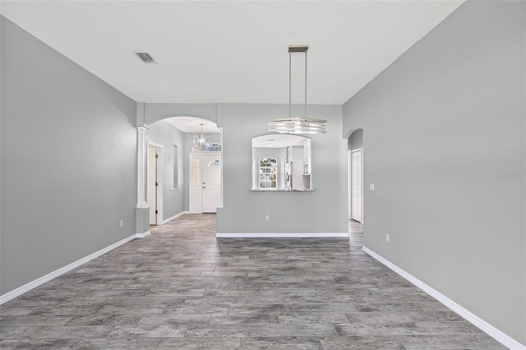 For Sale: $410,000 (3 beds, 2 baths, 1553 Square Feet)