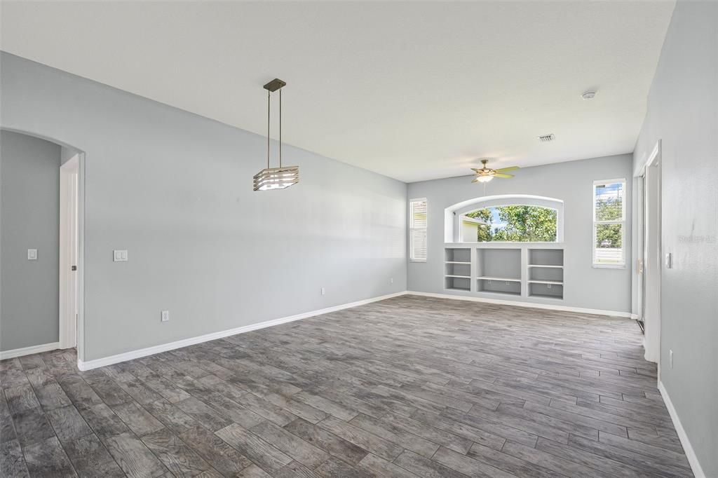 For Sale: $410,000 (3 beds, 2 baths, 1553 Square Feet)