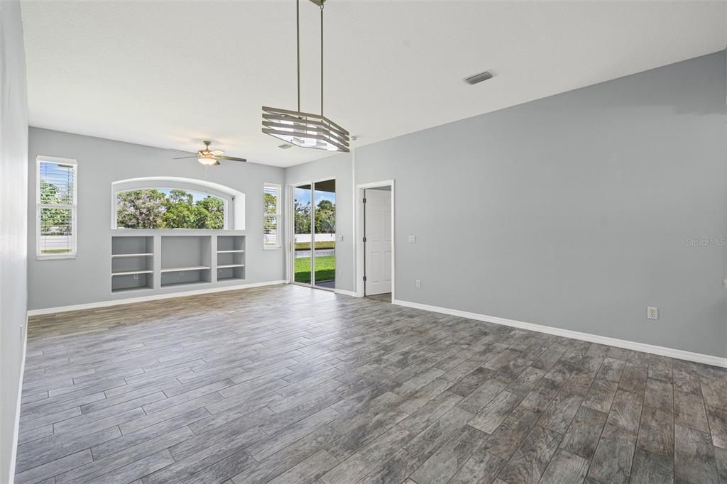 For Sale: $410,000 (3 beds, 2 baths, 1553 Square Feet)