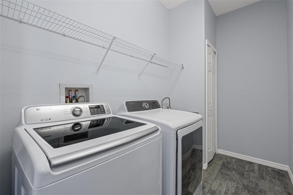 For Sale: $410,000 (3 beds, 2 baths, 1553 Square Feet)
