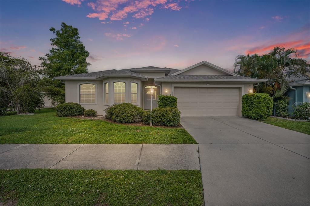 For Sale: $410,000 (3 beds, 2 baths, 1553 Square Feet)