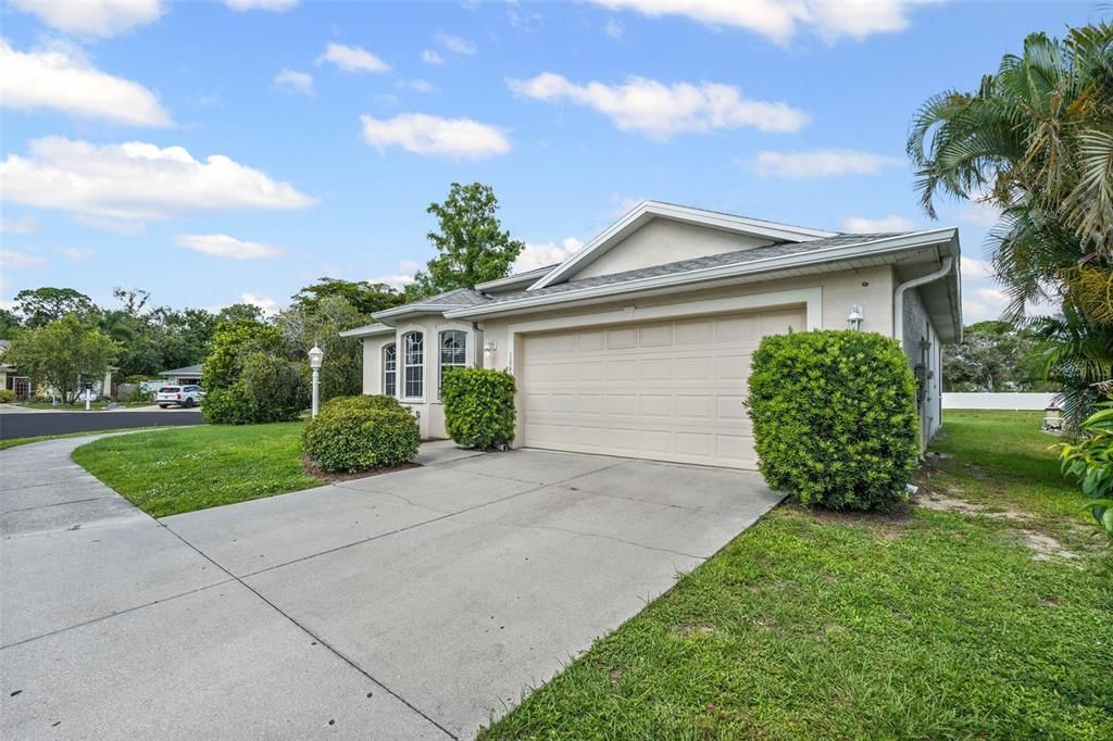 For Sale: $410,000 (3 beds, 2 baths, 1553 Square Feet)